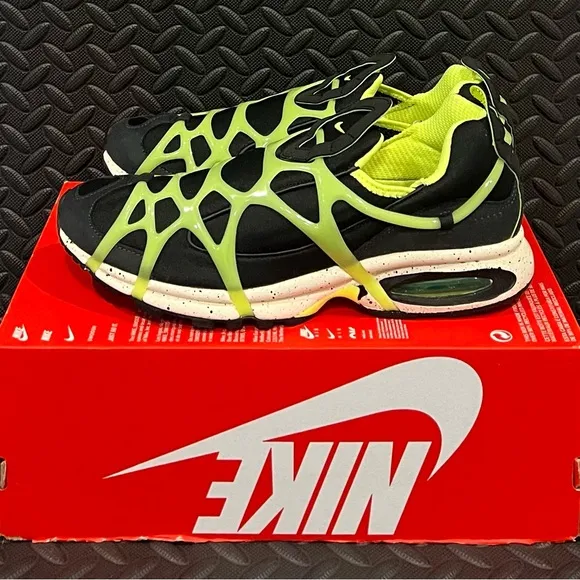 Nike Athletic Running Shoes‎ Black Green Size 11.5