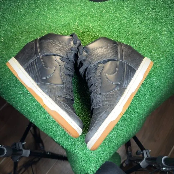NIKE DUNK SKY HI BLACK GUM - Women’s Sneaker - SIZE 7.5