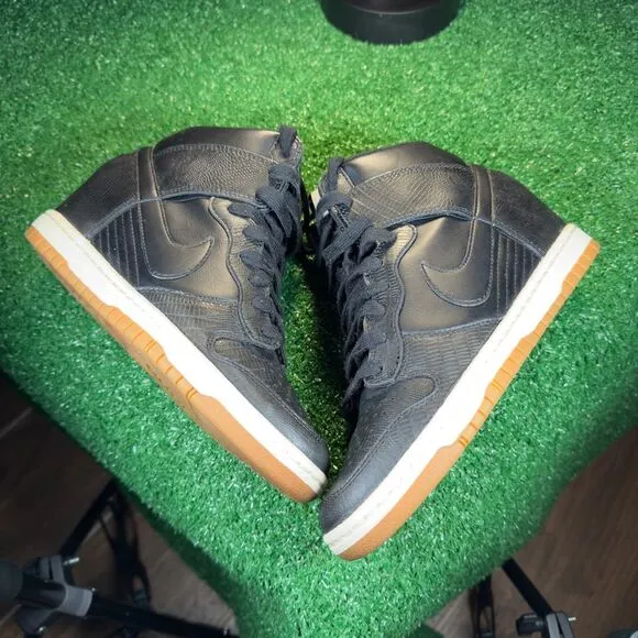 NIKE DUNK SKY HI BLACK GUM - Women’s Sneaker - SIZE 7.5