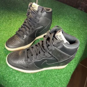 NIKE DUNK SKY HI BLACK GUM - Women’s Sneaker - SIZE 7.5