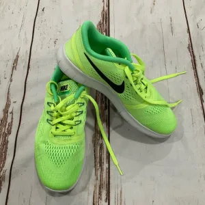 NIKE FREE RUN ATHLETIC SHOES
