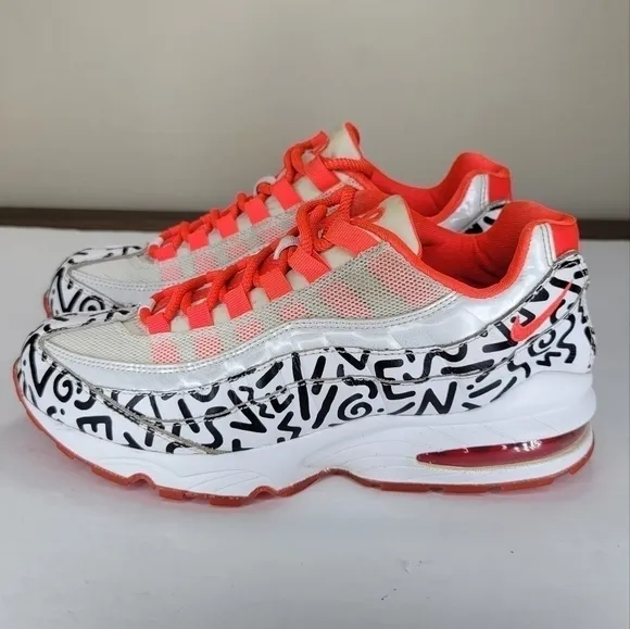 NIKE Girls AIR 95 QS WHITE/BLK/CRAMOISI ATHLETIC SHOES AH3808-100 Size 6.5Y