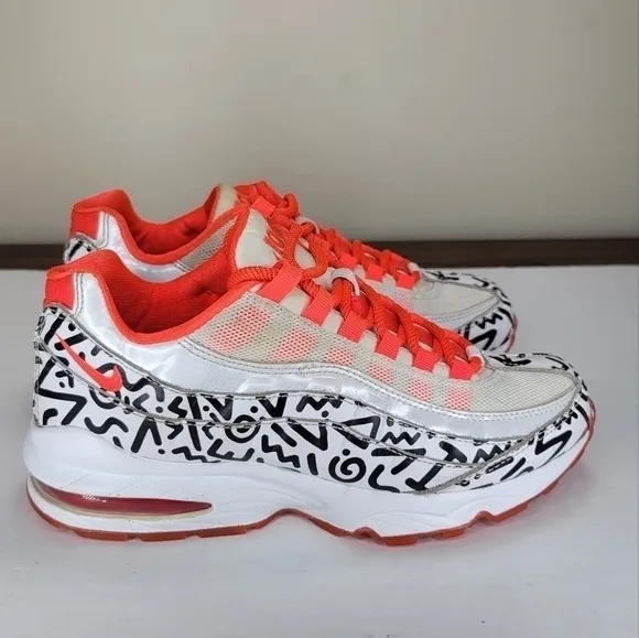 NIKE Girls AIR 95 QS WHITE/BLK/CRAMOISI ATHLETIC SHOES AH3808-100 Size 6.5Y