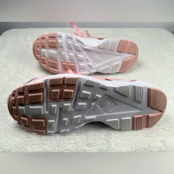 Nike Girls Huarache Run SE Shoes-Size: 5Y-Color: Pink/White-Preowned, Good Cond