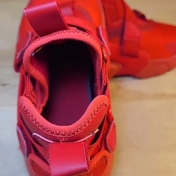 Nike Huarache City Red Athletic Shoes