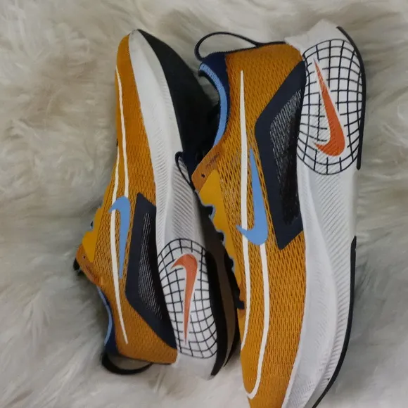 NIKE INTERNATIONAL ZOOM FLY 4 FLYKNIT ATHLETIC SHOES