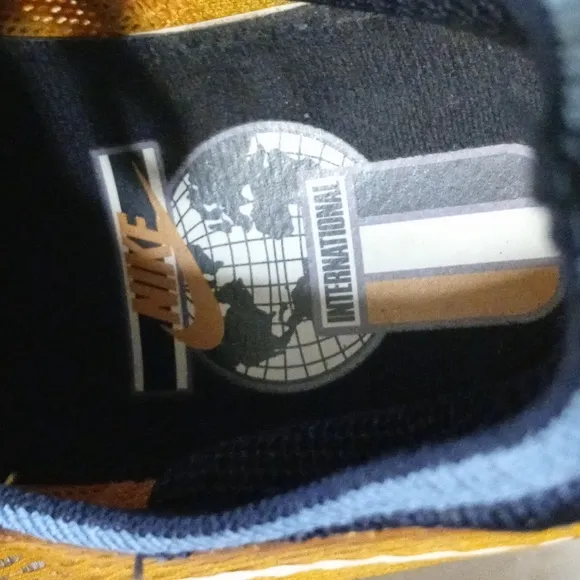 NIKE INTERNATIONAL ZOOM FLY 4 FLYKNIT ATHLETIC SHOES