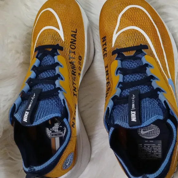 NIKE INTERNATIONAL ZOOM FLY 4 FLYKNIT ATHLETIC SHOES