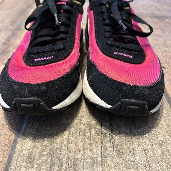 Nike Kids Fuchsia Waffle One‎ Athletic Shoes
