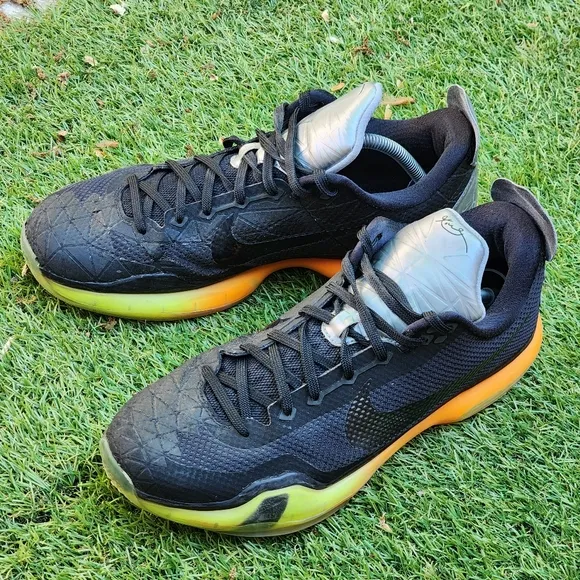 NIKE KOBE 10 - Mens Sneakers - SIZE 10 ***No Insoles ***