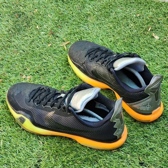 NIKE KOBE 10 - Mens Sneakers - SIZE 10 ***No Insoles ***
