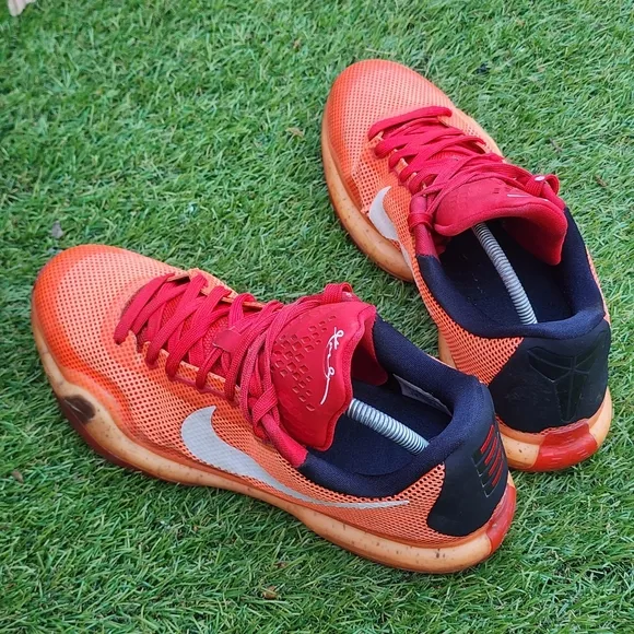 NIKE KOBE 10 - Mens Sneakers - SIZE 10.5 ** See Pictures **
