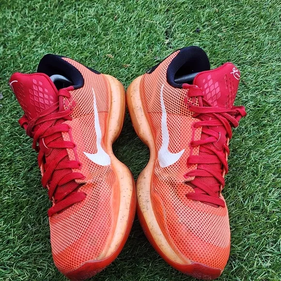 NIKE KOBE 10 - Mens Sneakers - SIZE 10.5 ** See Pictures **