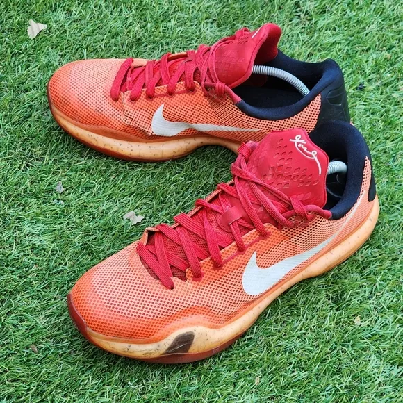 NIKE KOBE 10 - Mens Sneakers - SIZE 10.5 ** See Pictures **