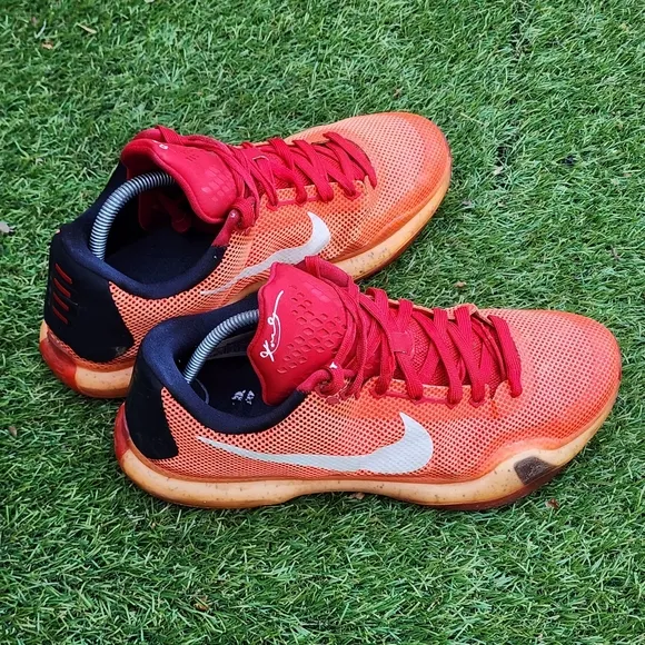 NIKE KOBE 10 - Mens Sneakers - SIZE 10.5 ** See Pictures **