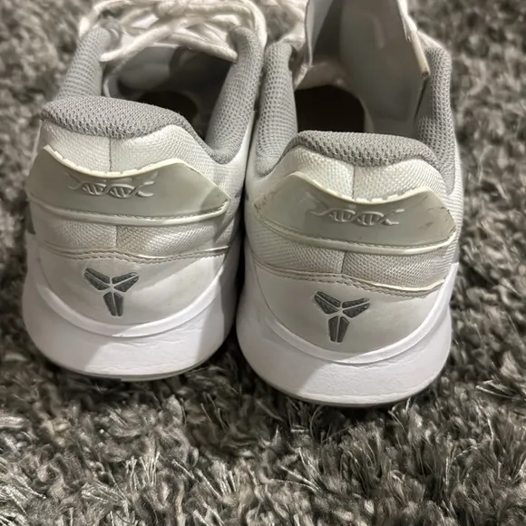 Nike Kobe mamba fury Womens size 7 shoes white gray athletic basketball sneakers