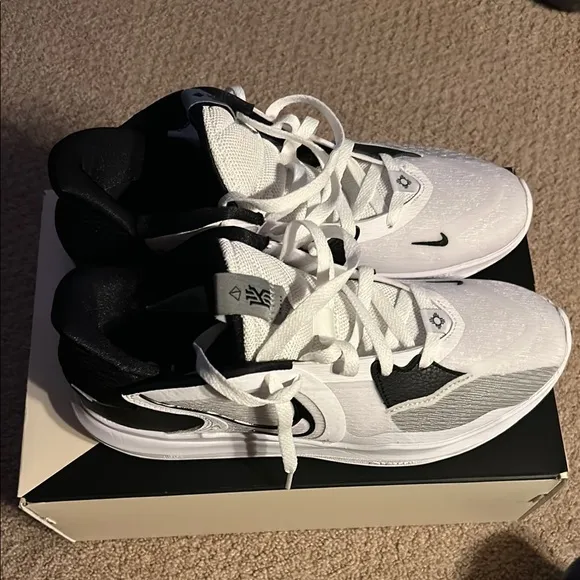 Nike Kyrie Low 5 Basketball White and Black Athletic Shoes