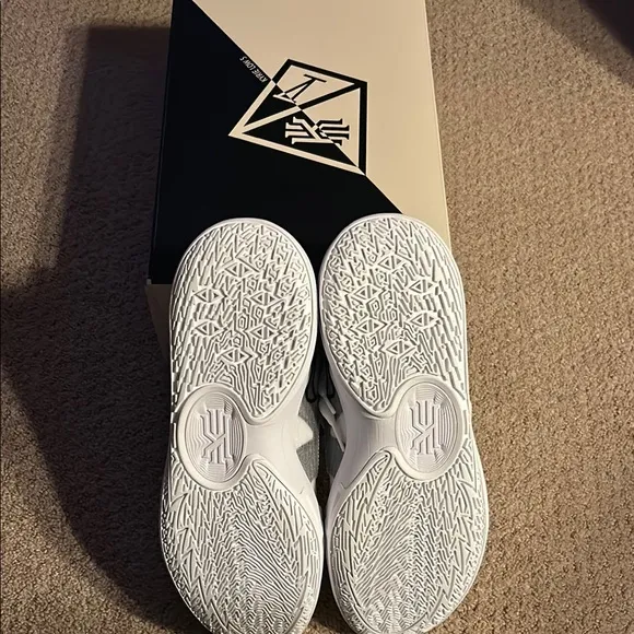 Nike Kyrie Low 5 Basketball White and Black Athletic Shoes