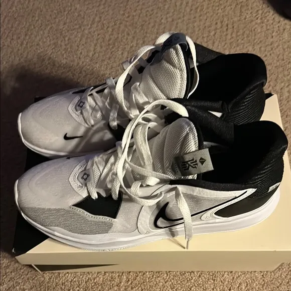Nike Kyrie Low 5 Basketball White and Black Athletic Shoes