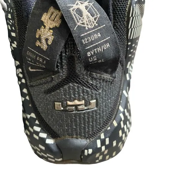 Nike LeBron 12 Black History Month 2015 Athletic Shoes Kids 4Y EU 36