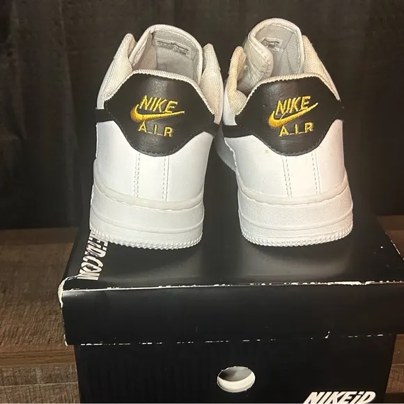 Nike Men's White and Black Sneakers