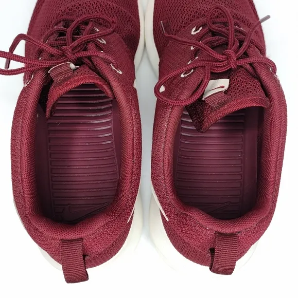 Nike Roshe Maroon Athletic Shoes