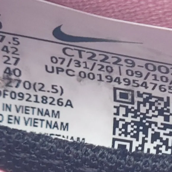 Nike Shoes Womens 10 Sneakers Athletic ZoomX Invisible Run Flyknit Black Pink