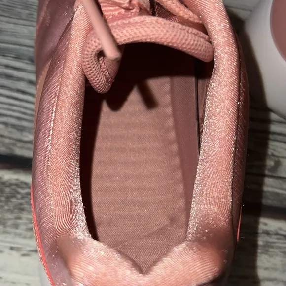 Nike Women’s ROSHE One Premium Rust Pink Rose Satin Athletic Shoes Size 6 NWOT
