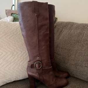 NINE WEST Brown Buckle Tall Brown Boot Size 9.5
