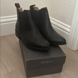 Nisolo Women’s Eva Everyday Black Chelsea Boots