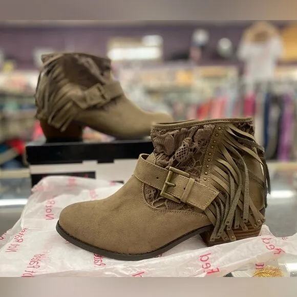 Not Rated Ladies 7.5 Taupe Ankle Heel Boots