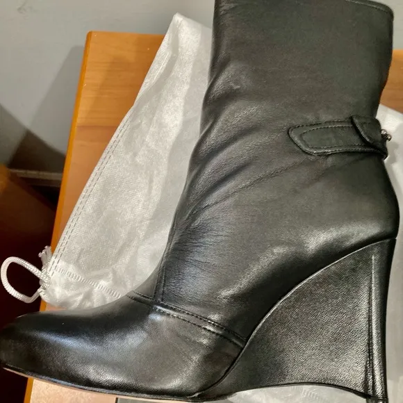 NWB Mea Shadow Women's Demetra Boots , Black Leather, 9.5 M US