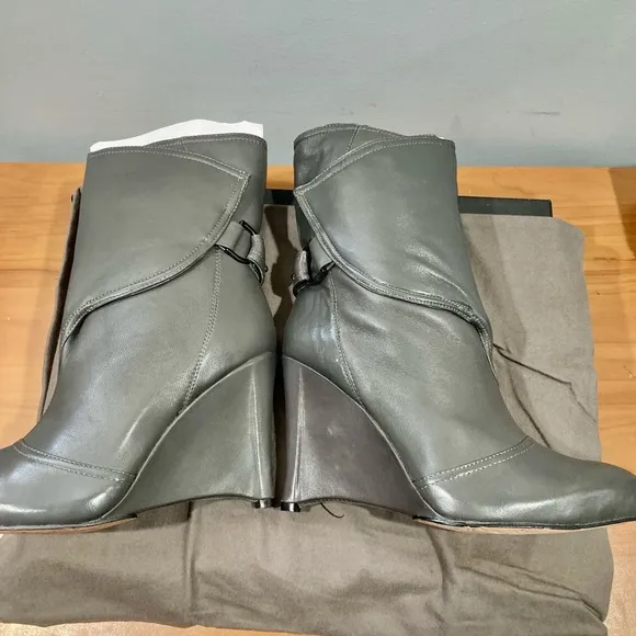 NWB Mea Shadow Women's Demetra Grey Leather Boots