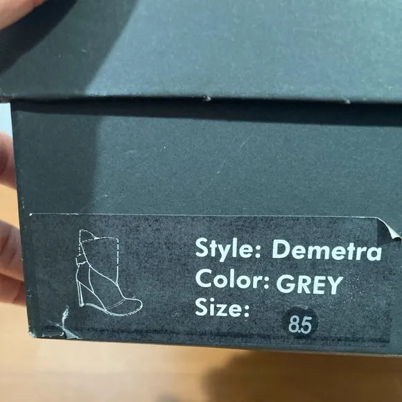 NWB Mea Shadow Women's Demetra Grey Leather Boots