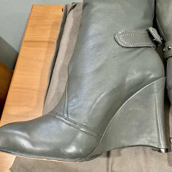 NWB Mea Shadow Women's Demetra Grey Leather Boots