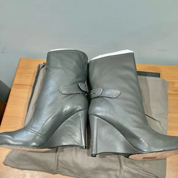 NWB Mea Shadow Women's Demetra Grey Leather Boots