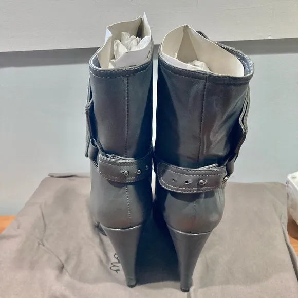 NWB Mea Shadow Women's Demetra Grey Leather Boots