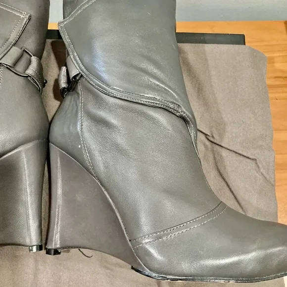 NWB Mea Shadow Women's Demetra Grey Leather Boots