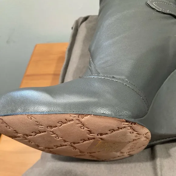 NWB Mea Shadow Women's Demetra Grey Leather Boots