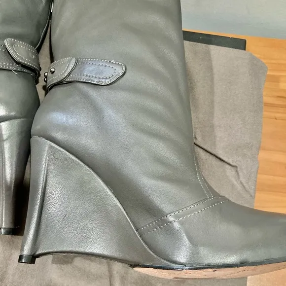 NWB Mea Shadow Women's Demetra Grey Leather Boots