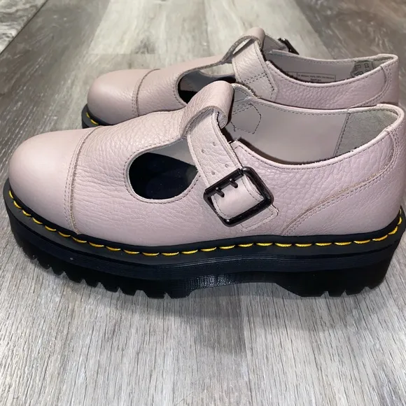NWOB  DR. MARTENS Woman’s Bethan Leather Maryjane Platform Shoes Size 9 Taupe