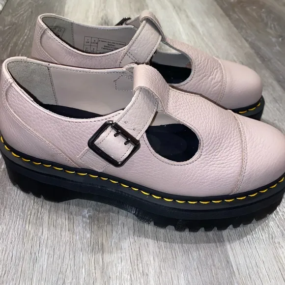 NWOB  DR. MARTENS Woman’s Bethan Leather Maryjane Platform Shoes Size 9 Taupe