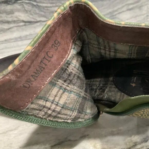 NWOB - L'Artiste by Spring Step Dramatic Bootie