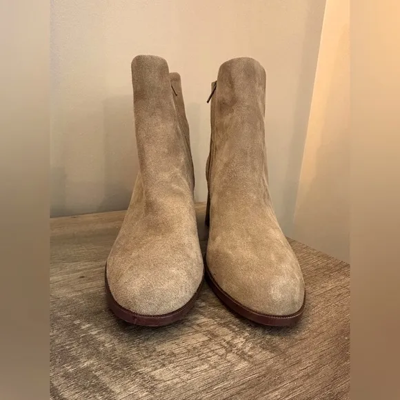 NWOB Madewell Mira Boot Tan Suede Size 12 Chunky Heel New w/ 2 Small Marks