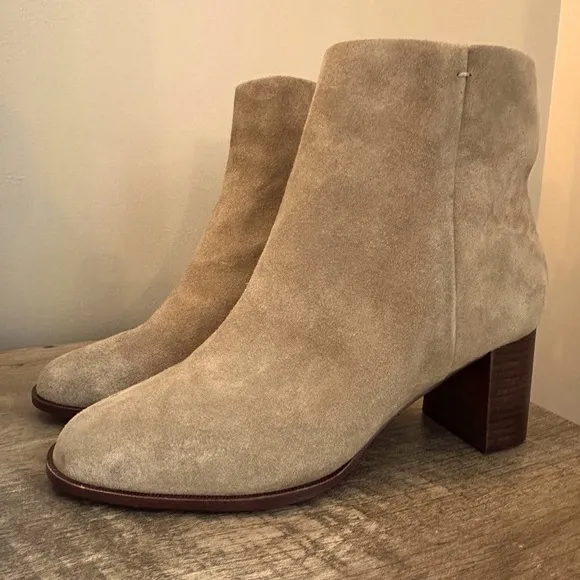 NWOB Madewell Mira Boot Tan Suede Size 12 Chunky Heel New w/ 2 Small Marks