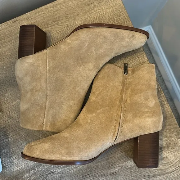 NWOB Madewell Mira Boot Tan Suede Size 12 Chunky Heel New w/ 2 Small Marks
