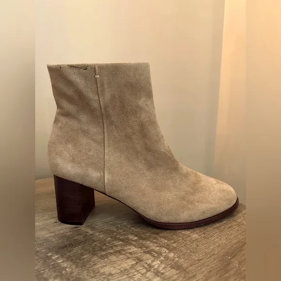 NWOB Madewell Mira Boot Tan Suede Size 12 Chunky Heel New w/ 2 Small Marks