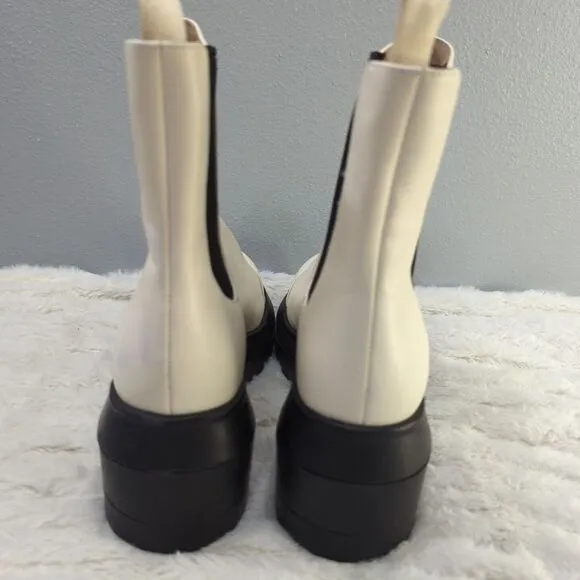 NWOB Stuart Weitzman Norah Chelsea Boots White‎ Leather Lug Sole Size 5.5C