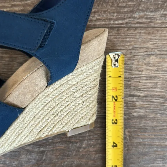 NWOT Aerosoles Women's Navy Sandals