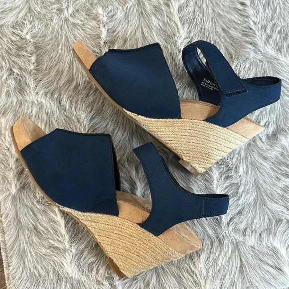 NWOT Aerosoles Women's Navy Sandals